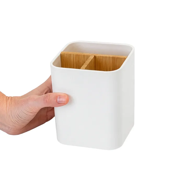 alt_promocional_publicitario_portaobjetos_plastico_madera_T822_mano.webp
