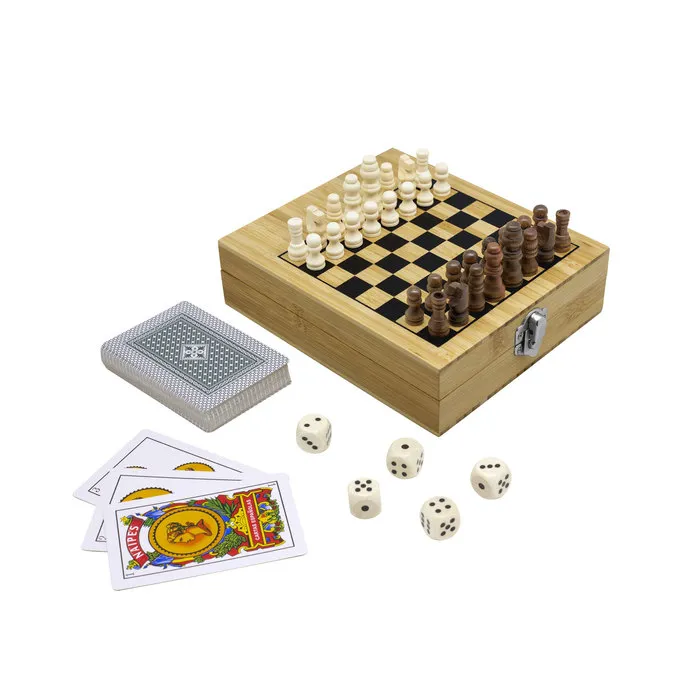 alt_promocional_publicitario_ajedrez_set_cartas_espanolas_EN24_mano_1.webp
