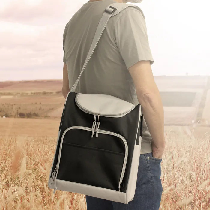 alt_promocional_publicitario_cooler_T637_negro_contexto_1.webp