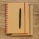 alt__promocional_publicitario_libreta_T687_contexto-Rojo.webp